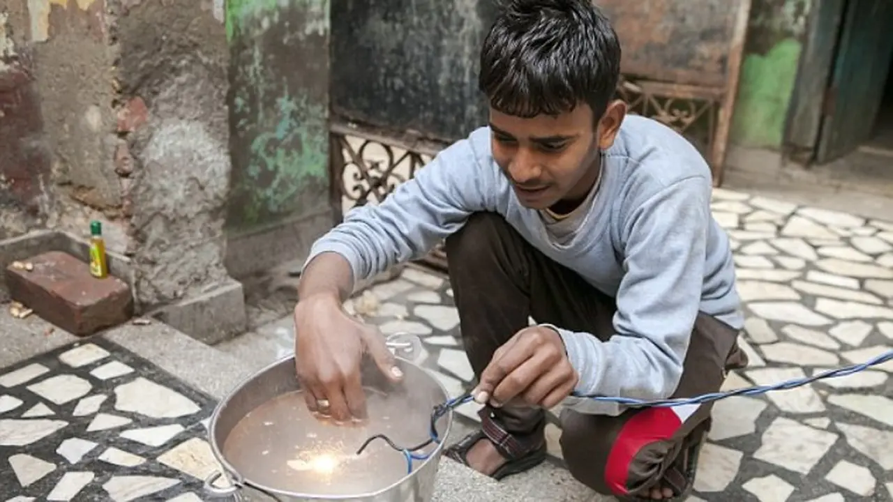 Remaja Ini Mampu Tahan Tegangan Listrik 11.000 Volt Tanpa Cedera
