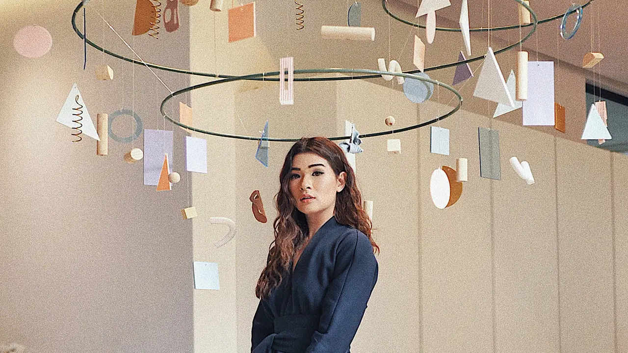 Cara Anastasia Siantar Padupadankan Pakaian Sehari-hari dengan Luxury Bags