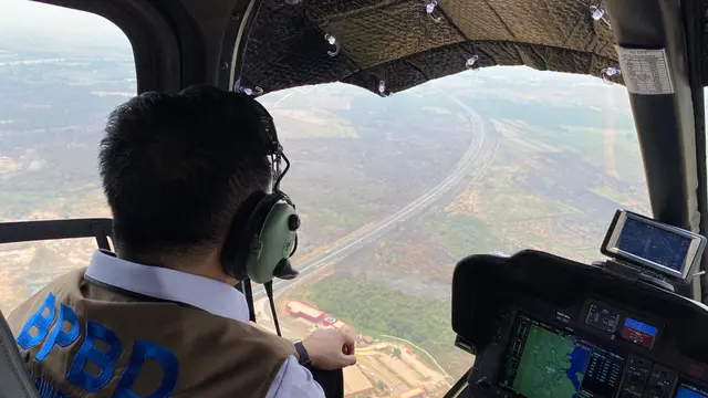 Agus Fatoni Tinjau Lokasi Karhutla dengan Helikopter