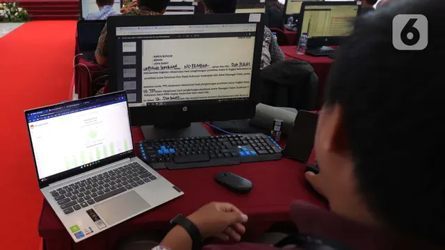 Memantau Ruang Monitoring Rekapitulasi Penghitungan Suara Pilkada Serentak 2024