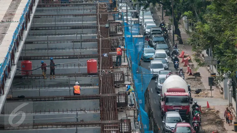 Melihat Pembangunan Proyek MRT di Kawasan Blok M