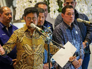 Menteri Pertanian Syahrul Yasin Limpo menyampaikan keterangan di Kantor DPP Partai Nasdem, Jakarta, Kamis (5/10/2023). Sebelumnya, Syahrul telah menghadap Ketua Umum Partai Nasdem Surya Paloh setibanya dia dari luar negeri pada petang kemarin. (Liputan6.com/Faizal Fanani)
