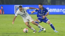 Laga yang dilangsungkan di Stadion Gelora Bandung Lautan Api, Bandung, Minggu (22/2/2026) malam dimenangkan Persib dengan skor 1-0. (Bola.com/Erwin Snaz)