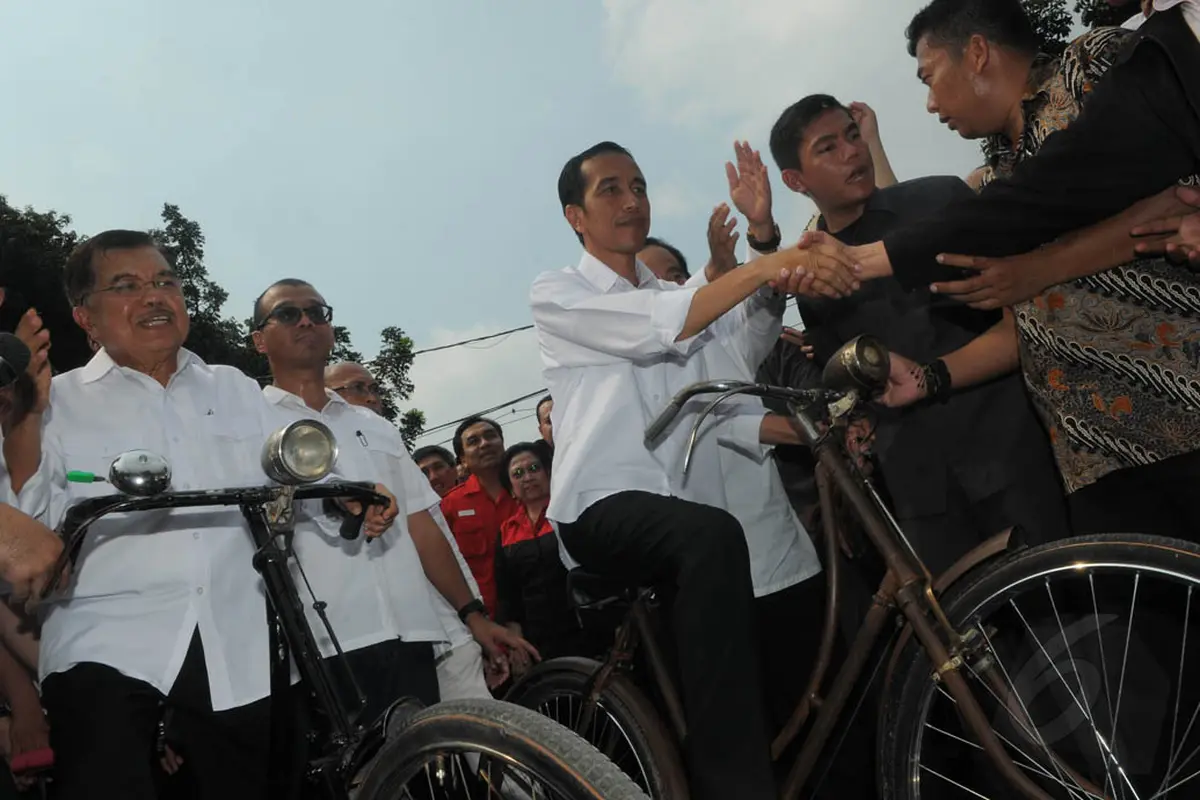 Bersepeda Jokowi-JK Mendaftar Jadi Capres-Cawapres 