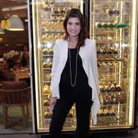 Carissa Putri sering melakukan yoga dan akrobatik yoga didepan putranya, Quenzio Acana Naif. Carissa mengatakan bahwa putranya juga ketagihan melakukan akrobatik yoga. (Deki Prayoga/Bintang.com)