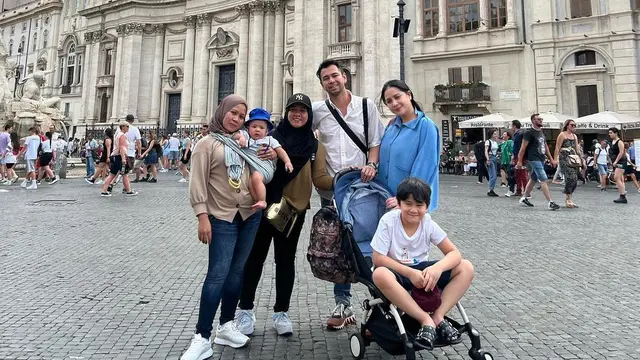 Raffi Ahmad dan Nagita Slavina liburan di Roma, Italia (Foto: Instagram @raffinagita1717)