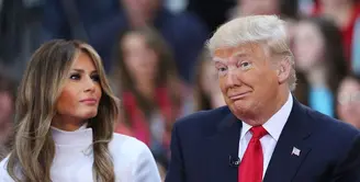 Melania Trump benar-bear merana kaena dua bintang porno mengaku pernah tidur dengan suaminya, Donald Trump. (Cosmopolitan)