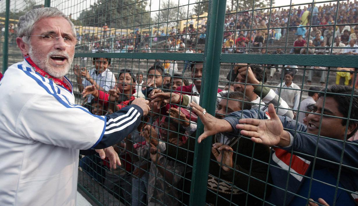 Gerd Muller adalah striker terbaik yang pernah ada serta berkarakter di dunia sepakbola. Dunia sepak bola turut berduka atas wafatnya Der Bomber julukan dari Gerd Muller yang meninggalkan istri dan seorang yang bernama Nicole. (Foto: AFP/Diptendu Dutta)