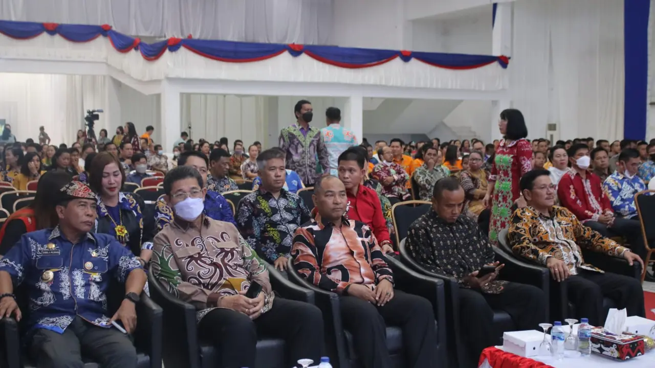 Potret Wakapolda Kaltara Hadiri Kegiatan Ibadah dan Perayaan Natal Tahun 2022 di Tanjung Selor