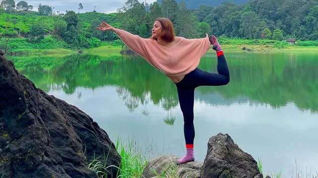 Selvi Kitty melatih keseimbangan (https://www.instagram.com/p/CQfI-e8JtVp/?utm_medium=copy_link)