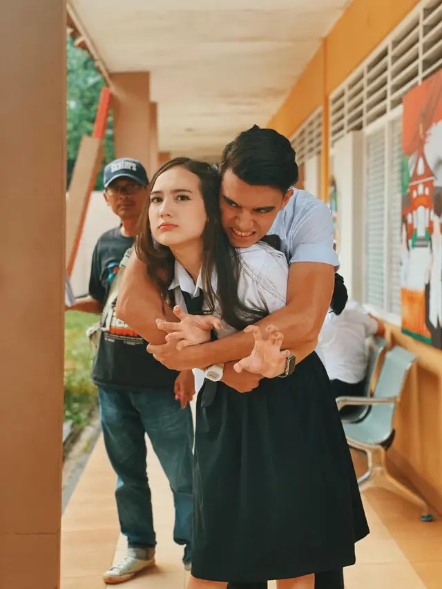 7 Potret Jeff Smith dan Laura Moane, Akting Bareng Usai Bebas Rehabilitasi