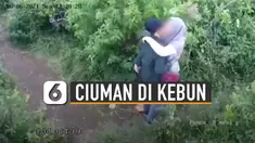 Entah apa yang dipikirkan pasangan muda-mudi berikut.