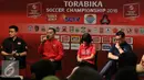 Pihak sponsor memberikan keterangan saat press conference Torabika Soccer Championship di Main Hall SCTV, Jakarta, Rabu (21/12). Hasil klasmen akhir menentukan kesebelasan Persipura Jayapura keluar sebagai juara. (Liputan6.com/Gempur M. Surya)