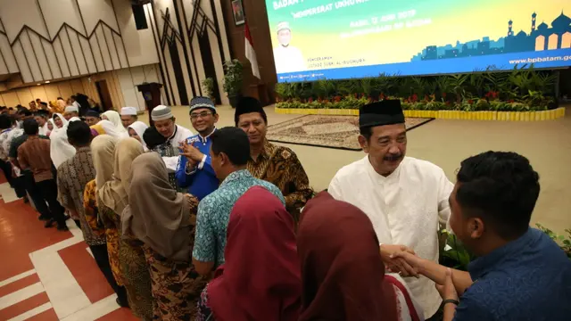 Ustaz Subki Al-Bughury Berikan Siraman Rohani dalam Halal Bihalal BP Batam Bersama Para Karyawan