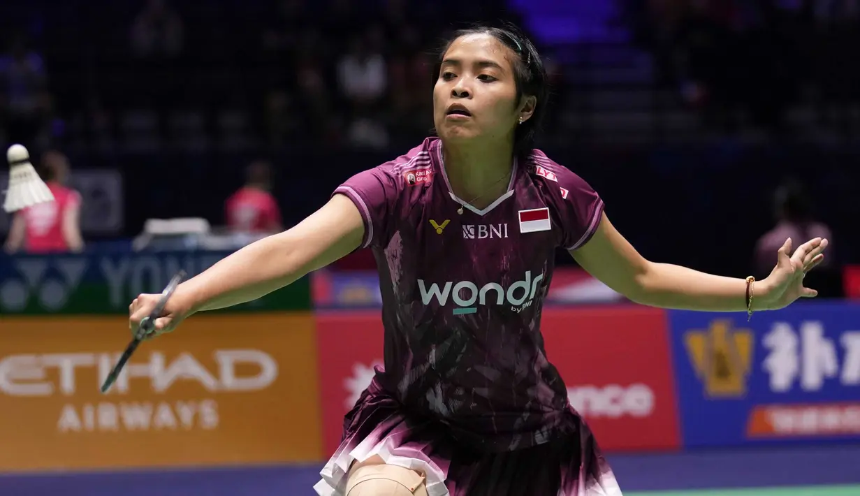 Pebulu tangkis Indonesia, Gregoria Mariska Tunjung saat bertanding melawan Julie Dawall Jakobsen (Denmark) dalam pertandingan putaran kedua tunggal putri Kejuaraan Dunia Bulu Tangkis 2025, Rabu 27 Agustus 2025 di Paris, Prancis. (AP Photo/Christophe Ena)