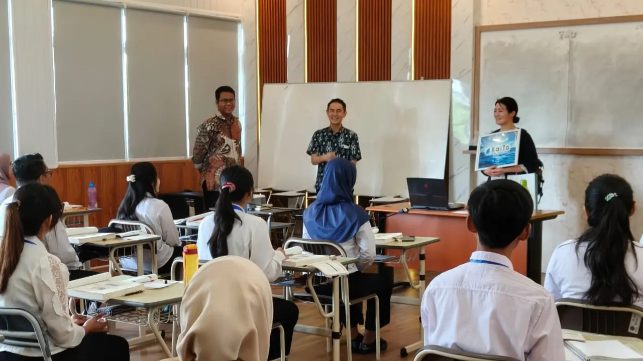 Delegasi Biro Kesejahteraan Tokyo mengenalkan KaiTo (Kaigo Passport Tokyo), sebuah program yang mendukung pencocokan tenaga kerja asing dengan status Pekerja Berketerampilan Spesifik (SSW) di sektor keperawatan lansia di Tokyo. (Liputan6.com)