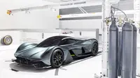 Red Bull Racing dan Aston Martin merilis gambar perdana dari AM-RB 001, hypercar yang terinspirasi dari jet darat Formula 1. 