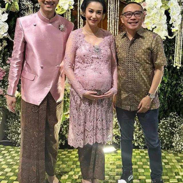 6 Potret Tujuh Bulanan Velove Vexia, Lama Tak Terdengar Tiba-tiba Bagikan Kabar Hamil
