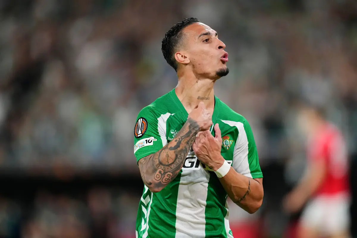 Foto: Sumbang 1 Gol dan 1 Assist, Antony Selamatkan Real Betis dari Kekalahan di Europa League