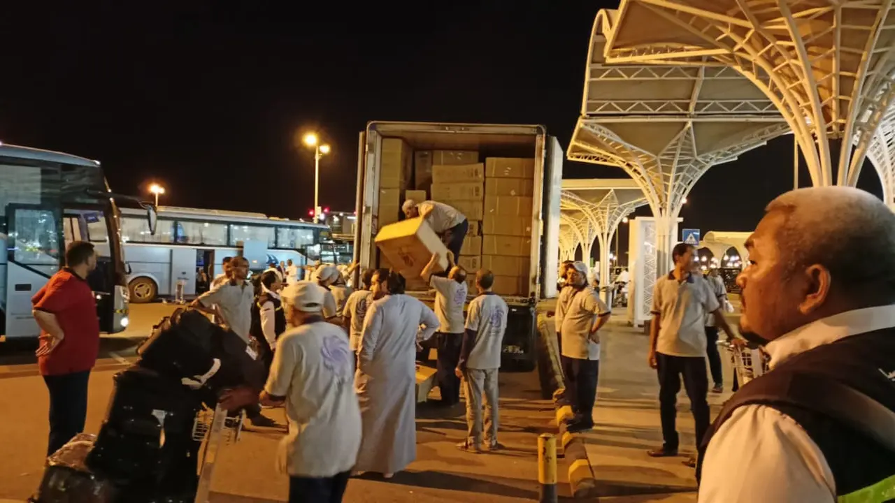Bantuan 100 kursi roda untuk jemaah haji Indonesia telah tiba di Tanah Suci.