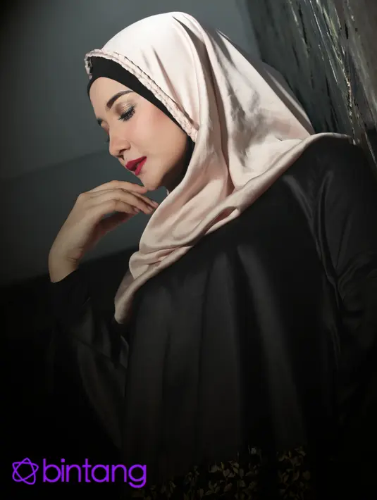 Mulanya Zaskia Sungkar agak ragu apakah pagelaran busana dirinya, Barli Asmara dan Dian Pelangi akan ditonton warga New York. (Fathan Rangkuti/Bintang.com)