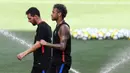 Pemain Barcelona, Lionel Messi dan Neymar, bersiap mengikuti latihan di Red Bull Arena, New Jersey, Jumat (21/7/2017). Latihan ini dilakukan jelang laga ICC 2017 melawan Juventus. (AFP/Jewel Samad)