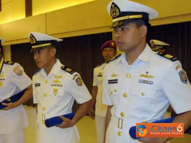 Citizen6, Surabaya: Ucapan selamat dari Dankobangdikal Laksda TNI Djoko Teguh Wahojo kepada lulusan Diklapa TNI AL 2012, Angkatan ke - 19 di Gedung Moeljadi, Kesatrian Bumimoro. (Pengirim: Kobangdikal).