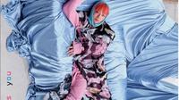 Jadi Sampul Vogue Korea, G-Dragon Pakai Busana yang Disebut Melampaui Batasan Gender.&nbsp;&nbsp;photographer HEEJUNE KIM.&nbsp; (dok.Instagram @voguekorea/https://www.instagram.com/p/DEjVsBpp1NK/Henry)