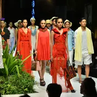 Coreta Indonesia memperlihatkan keindahan Tanah Air lewat kain nusantara di Bali Fashion Week 2018. (Foto: Istimewa)