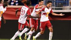 Sean Davis pesepak bola New York Red Bulls berusia 22 tahun mempermalukan Chelsa dengan dua gol yang dicetaknya.