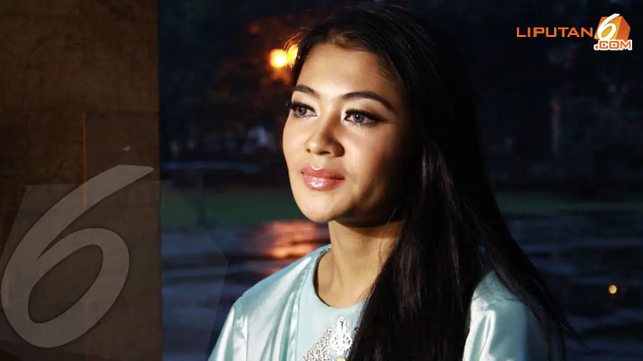 indah-dewi-pertiwi-1-131101b.jpg