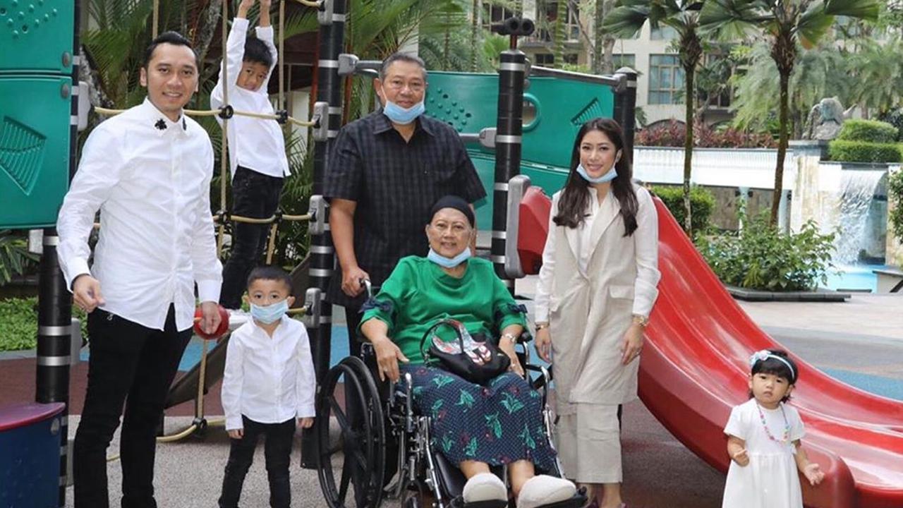 Ani Yudhoyono dan Cucu