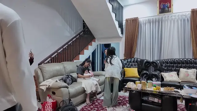 Potret Ruang TV Rumah Haji Faisal dan Mama Fuji