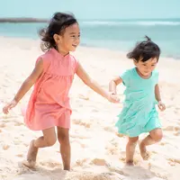 Anak bermain di alam terbuka./Copyright shutterstock.com