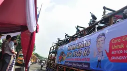Para pemilik motor tersebut akan mudik dengan menggunakan bus pada Kamis (24/7/2014) esok. (Liputan6.com/Faizal Fanani) 