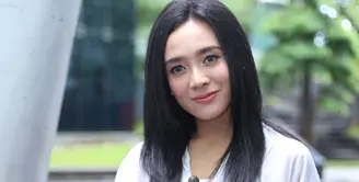 Delapan tahun sudah Dea Ananda menikah dengan seorang laki-laki yang berprofesi sebagai anak band, yakni Andi Ariel Harsya atau yang akrab disapa Ariel Nidji. Bisa ditebak bagaimana sibuknya sang suami. (Adrian Putra/Bintang.com)