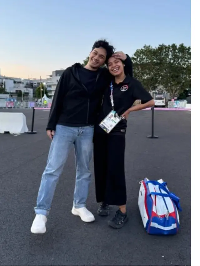 6 Potret Seleb Indonesia Nonton Olimpiade Paris 2024, Mikha Angelo Dukung Pacar