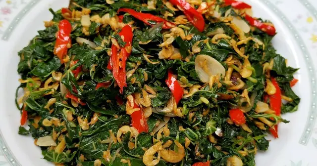 12 Resep tumis daun singkong yang gampang dibuat dan bikin nagih