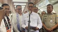 PJ Gubernur Jakarta Heru Budi Hartono meresmikan Jalur Penyeberangan Orang (JPO) di Tanjung Barat, Jakarta Selatan, Senin (14/10/2024). (Foto: Liputan6.com/Arviola Marchsyalina).