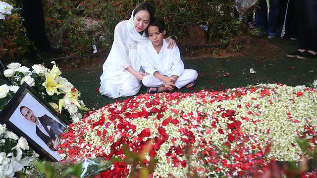 potret haru BCL dan Noah di pemakaman Ashraf