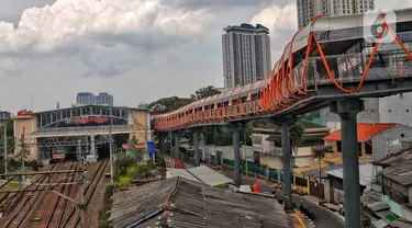 Pemandangan Skybridge Kebayoran Lama, Jakarta Selatan, Kamis (26/1/2023). Pemprov DKI Jakarta akan meresmikan Skybridge Kebayoran Lama yang akan menghubungkan Halte Transjakarta Velbak ke Stasiun Kebayoran Lama. (Liputan6.com/Angga Yuniar)