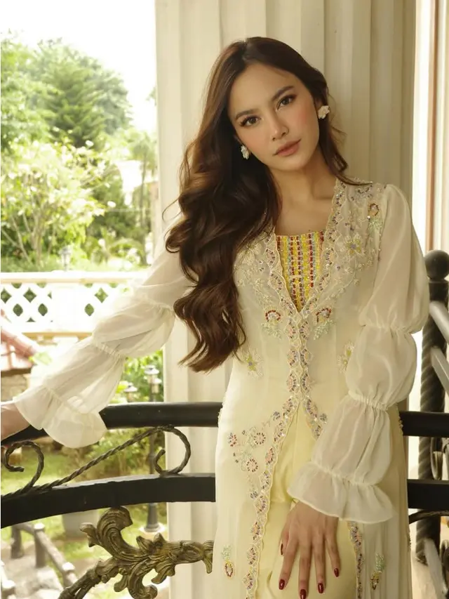 Outfit Mahalini saat Perdana Rayakan Lebaran. [@mahaliniraharja]