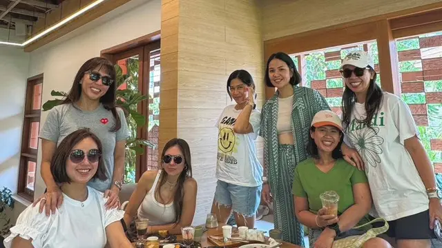 Dian Sastrowardoyo dan Wulan Guritno saat Traveling Bareng ke Thailand