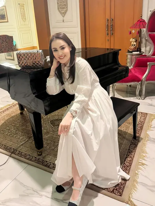 Seiring penampilannya yang makin langsing dan segar, pujian pun membanjiri istri Faisal Harris itu. [Foto: Instagram/jeje_haris89]