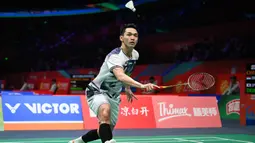 Melawan wakil Jepang, Yudai Okimoto, di Ningbo Olympic Sports Centre, provinsi Zhejiang, Tiongkok timur, Kamis (9/4/2026), Jonatan Christie menang dua gim langsung 21-18, 21-13. Tampak dalam foto, tunggal putra Indonesia, Jonatan Christie memukul bola balasan ke arah Yudai Okimoto (Jepang) selama pertandingan babak 16 besar Badminton Asia Championships (BAC) 2026 di Ningbo Olympic Sports Centre, provinsi Zhejiang, Tiongkok timur, Kamis (9/4/2026). (CN-STR/AFP) / China OUT