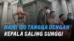 Rekor dunia didapatkan oleh kakak beradik ini ketika menaiki 100 anak tangga dengan kepala saling sunggi.