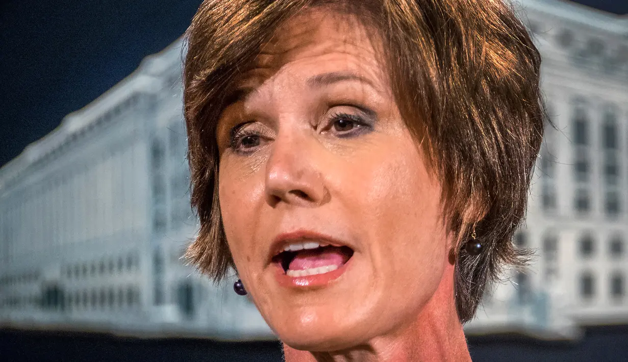 Sally Yates tidak mau menuruti perintah Trump, untuk mendukung larangan masuk bagi para pengungsi dan pendatang dari tujuh negara bermayoritas umat Muslim ke AS, Selasa (31/1). (AP Photo/ J. David Ake)