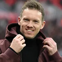 Pelatih Bayern Munchen, Julian Nagelsmann jelang menghadapi Bayer Leverkusen pada laga Liga Jerman 2022/2023 di Leverkusen (19/3/2023). Julian Nagelsmann yang menjabat pelatih Bayern Munchen sejak awal musim 2021/2022 dan mampu mempersembahkan gelar Bundesliga pada musim pertamanya, nyatanya dipecat pada 24 Maret 2023 setelah keretakan hubungannya dengan manajemen klub dan beberapa pemain senior. (AFP/Ina Fassbender)