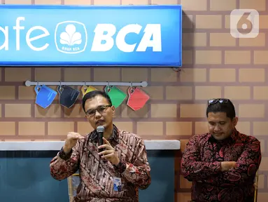 Kepala Ekonom BCA David Sumual saat menjadi pembicara dalam Kafe BCA Economy Outlook 2020 di Jakarta, Jumat (18/10/2019). Kafe BCA merupakan forum berbagi insight dan pemahaman mendukung visi BCA menjadi bank pilihan utama andalan masyarakat. (Liputan6.com/Fery Pradolo)