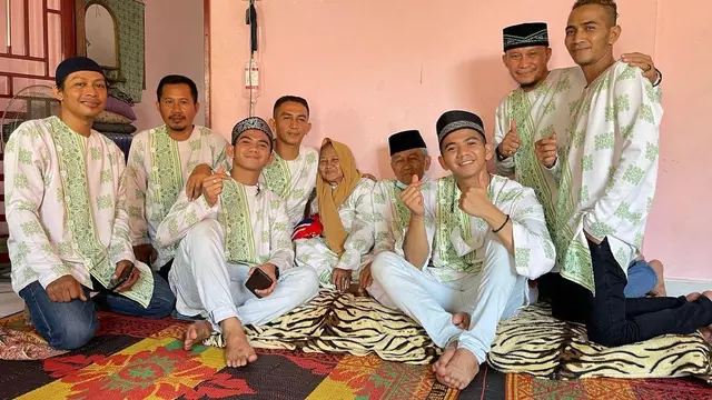 Meninggal Dunia, Ini 7 Potret Kenangan Rizki dan Ridho D'Academy Bersama Sang Ayah